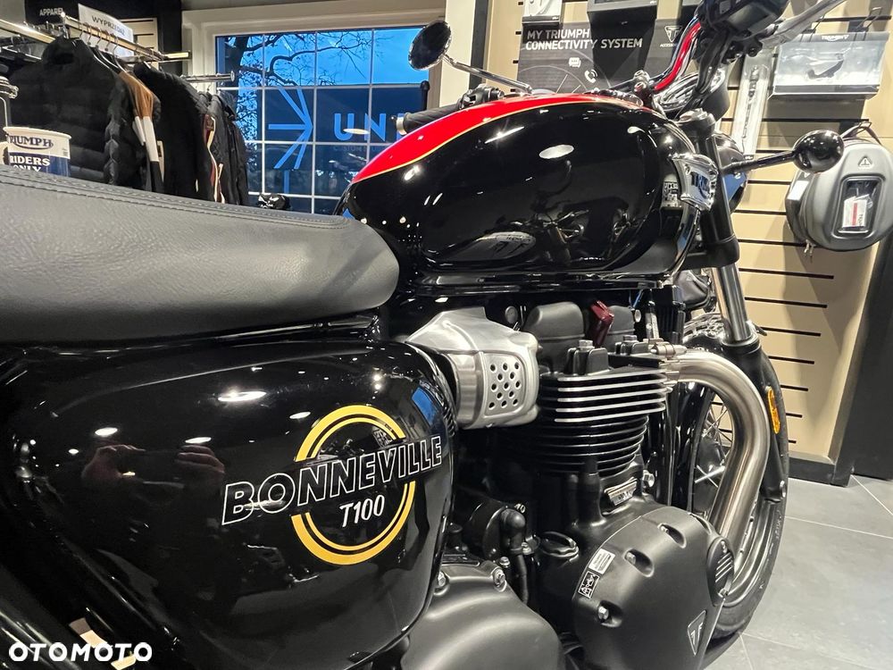 Triumph Bonneville - 8