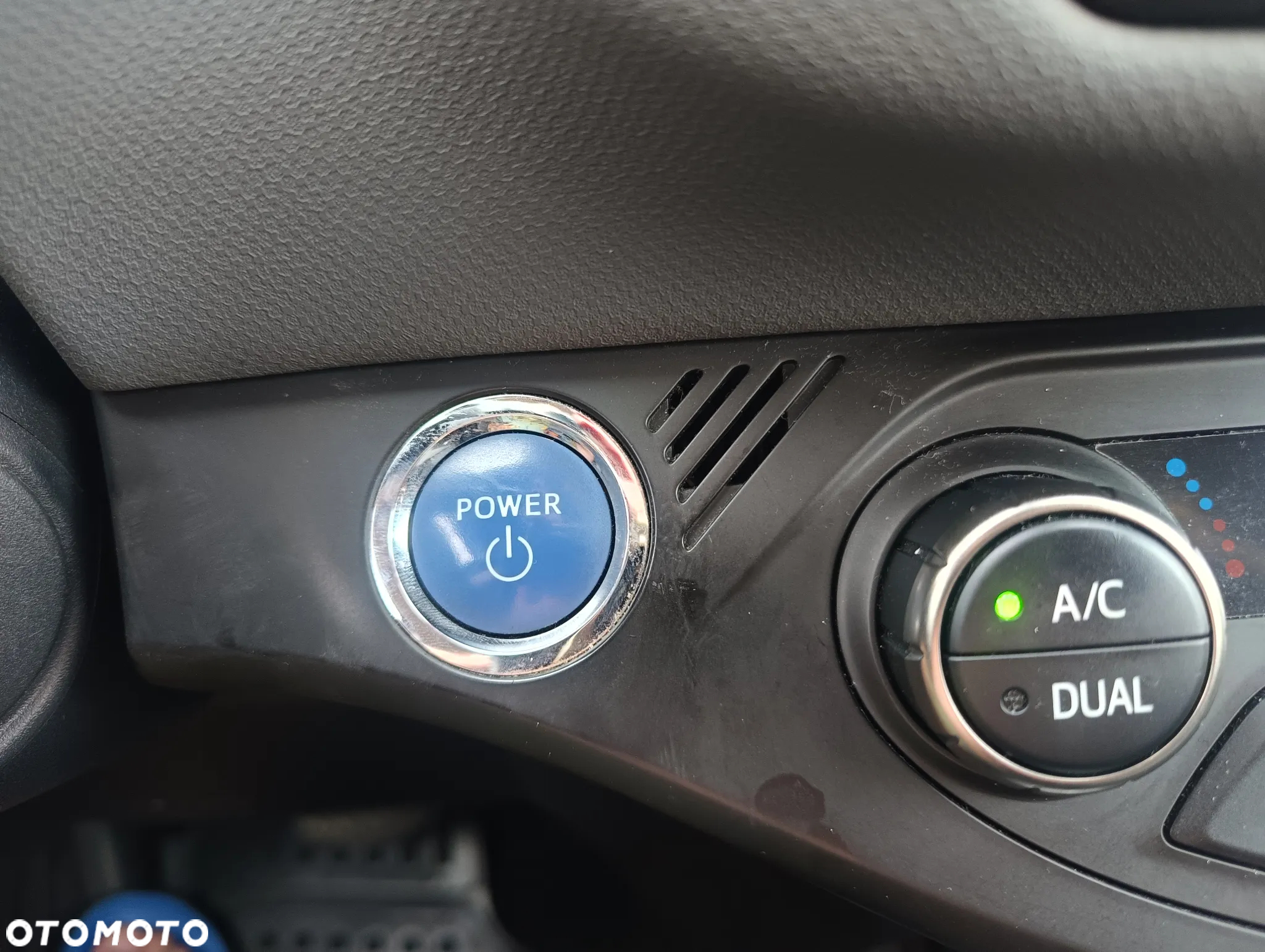 Toyota Yaris Hybrid 100 Premium - 27