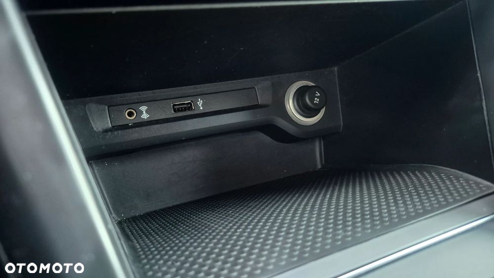 Volkswagen Touran 1.6 TDI SCR BlueMotion Technology Comfortline - 24