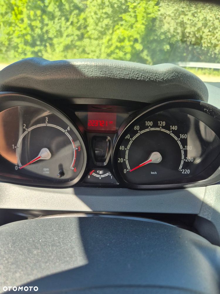 Ford Fiesta 1.6 TDCi DPF Ghia - 7