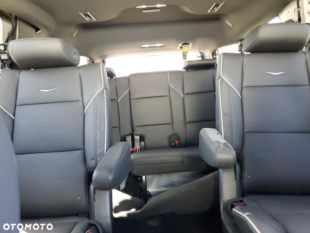 Cadillac Escalade - 11