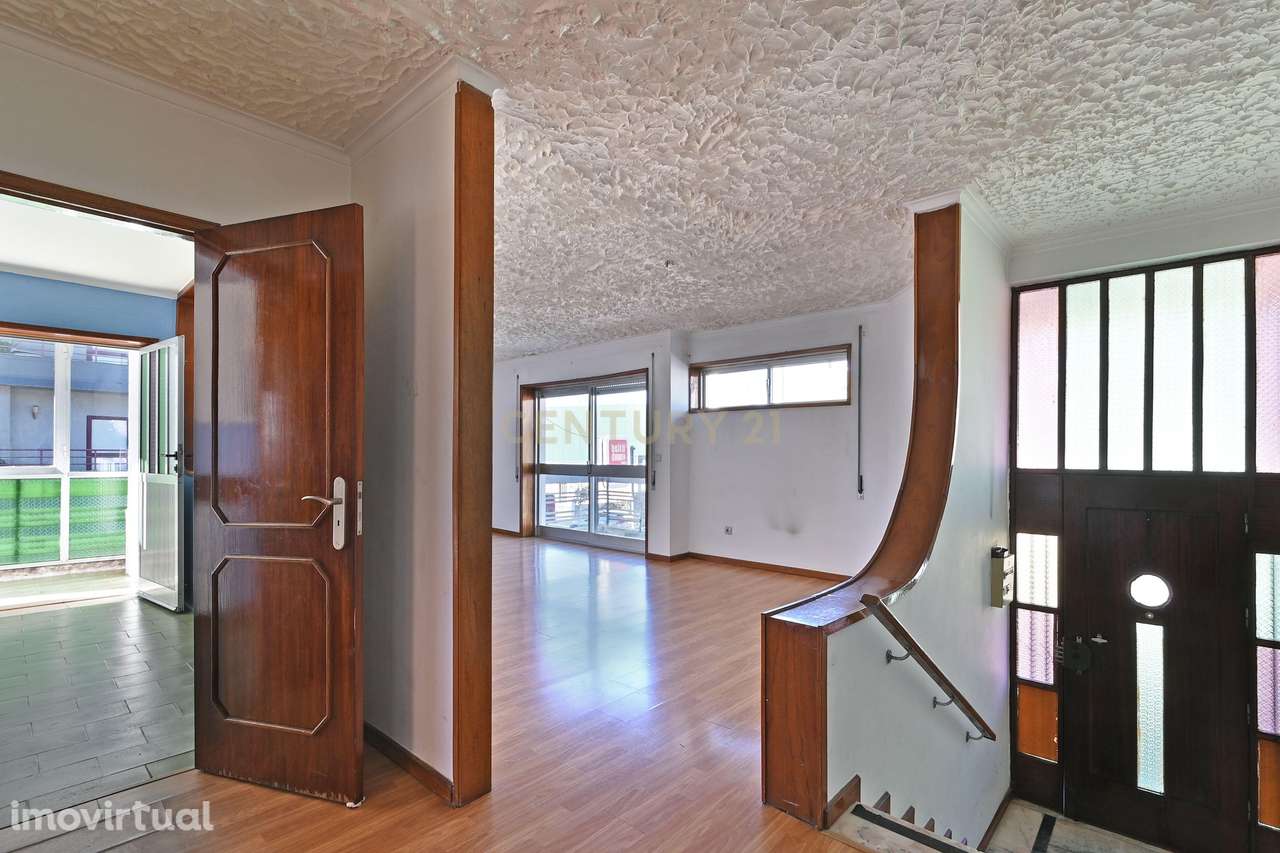 Moradia composta por Habitação, comercio e serviços - Grande imagem: 2/21