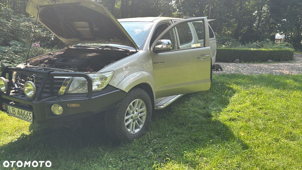 Toyota Hilux 3.0 D-4D SR5 - 18