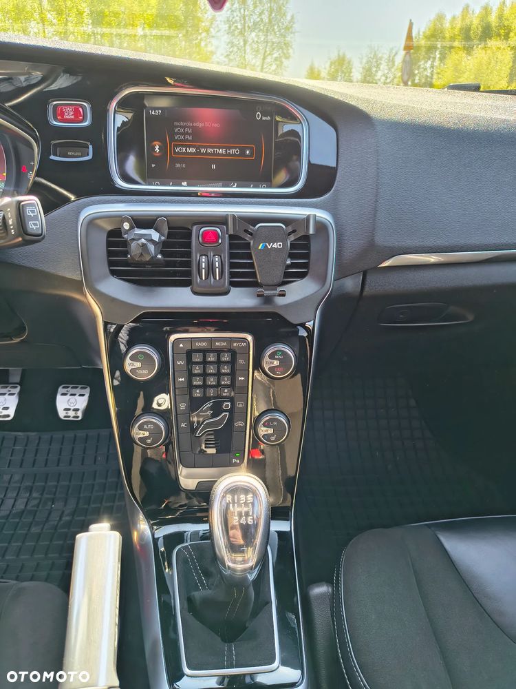 Volvo V40 T2 - 25