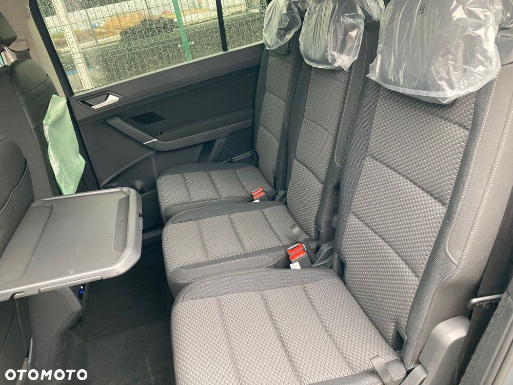 Volkswagen Touran - 12