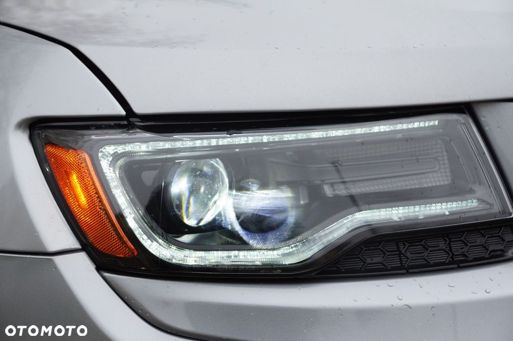 Jeep Grand Cherokee - 21