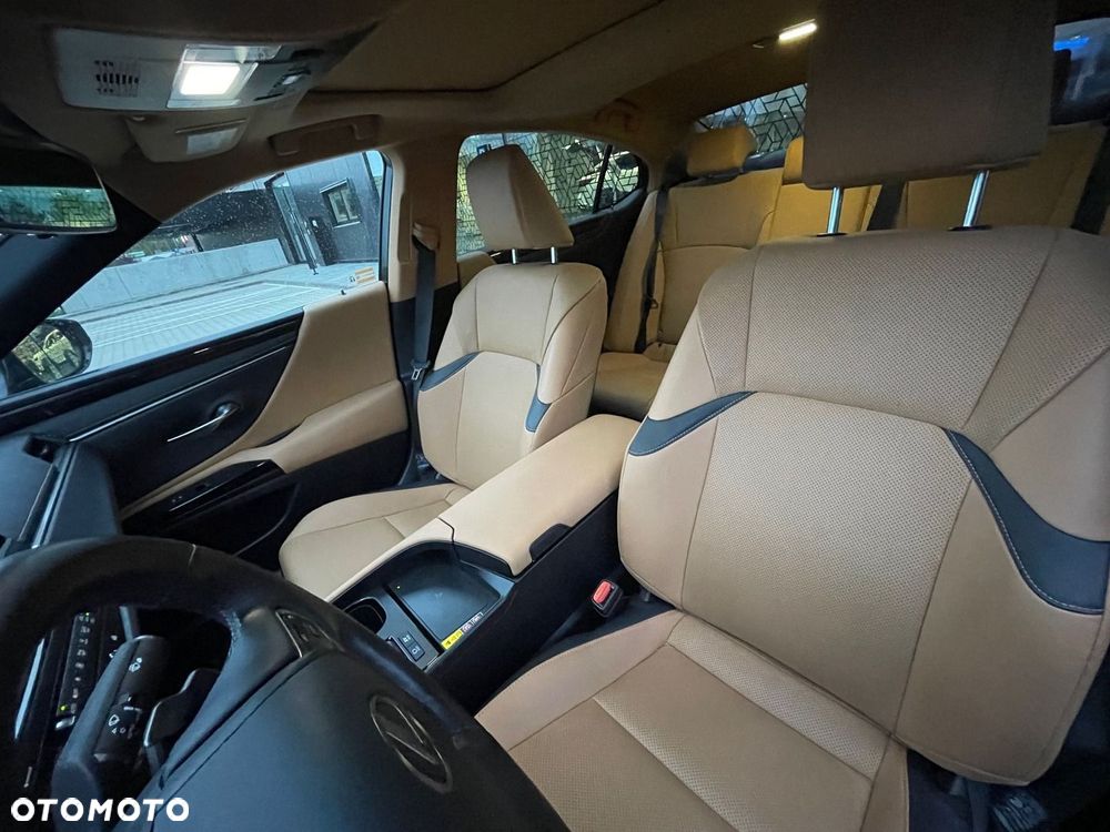 Lexus ES 300h Business Edition - 11