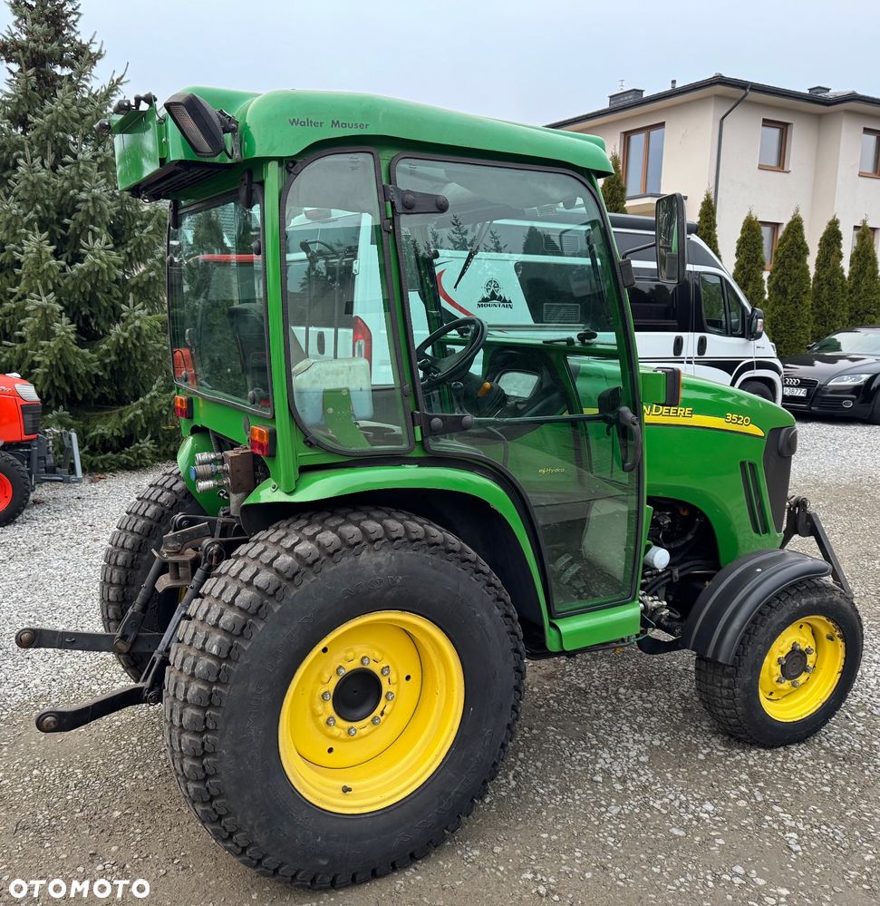 John Deere 3520 - 3