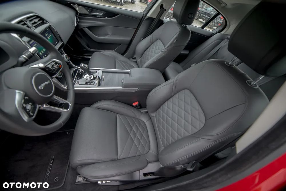 Jaguar XE 2.0 D180 HSE - 36