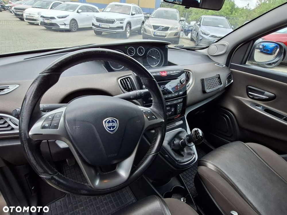 Lancia Ypsilon - 11