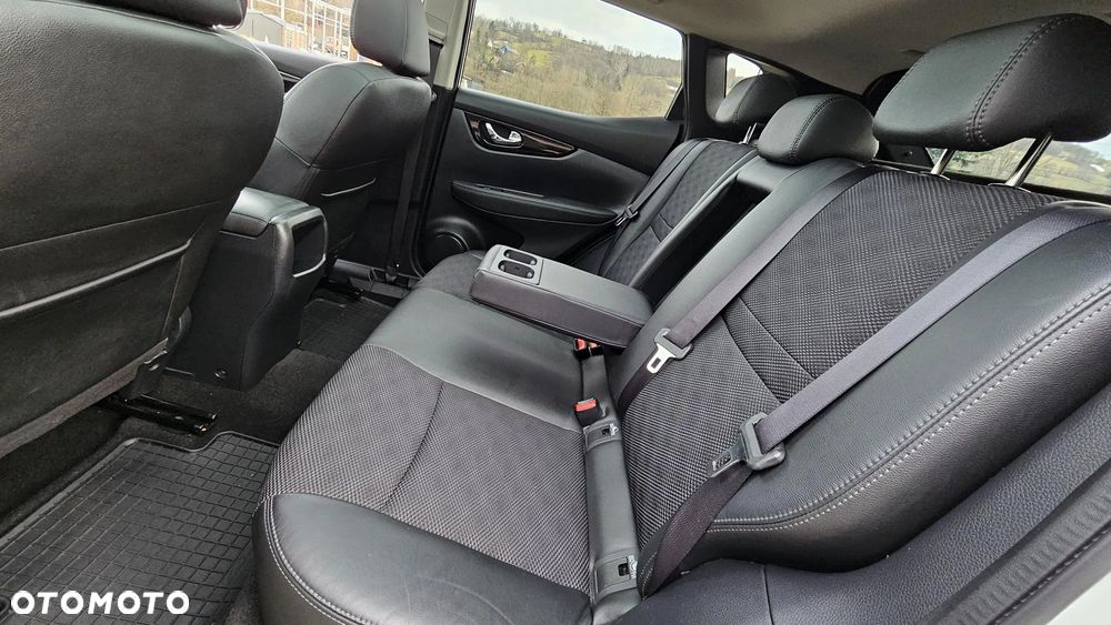 Nissan Qashqai 1.6 DIG-T N-Connecta - 24