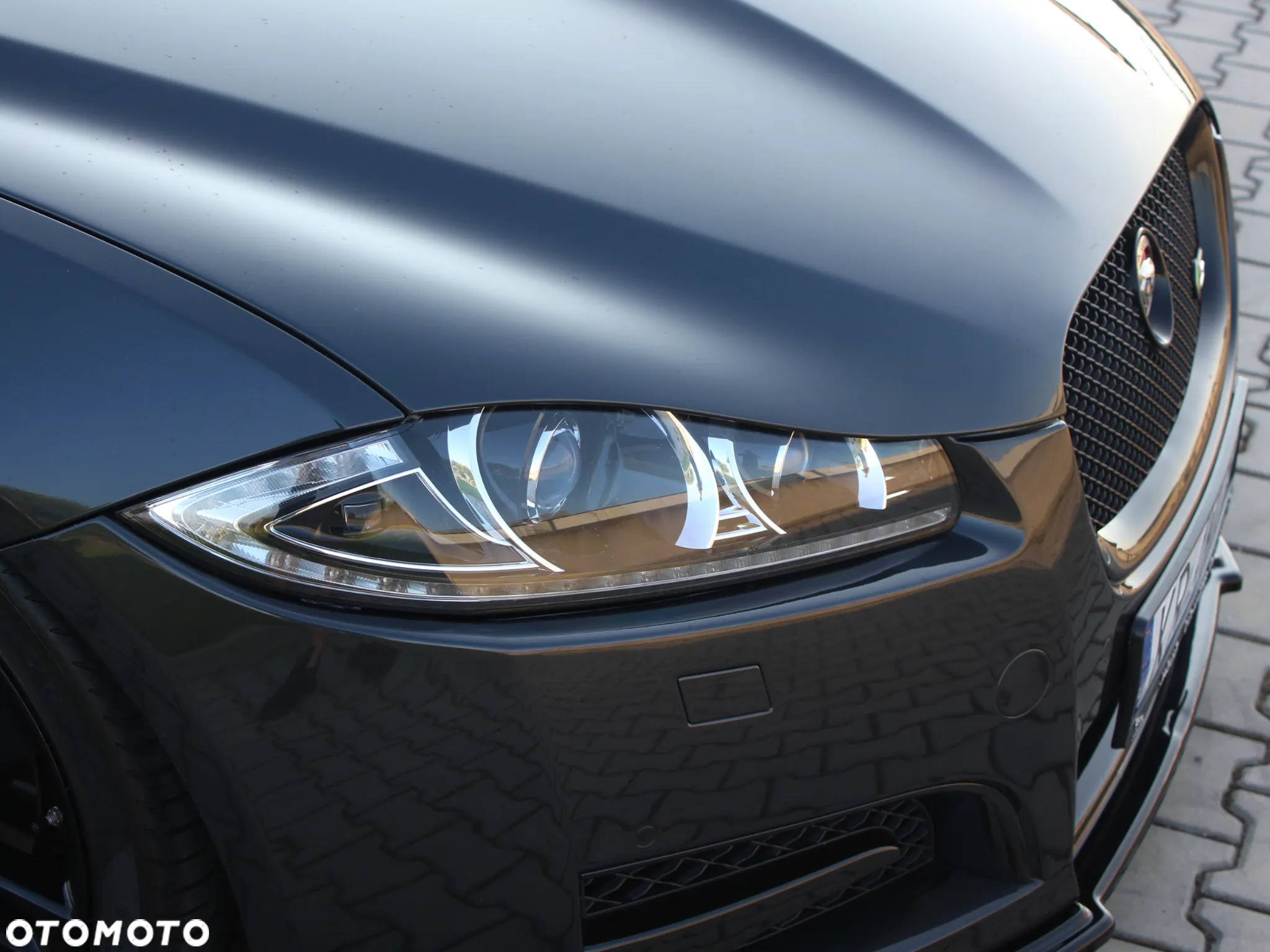 Jaguar XF 3.0 TDV6 R-Sport - 12