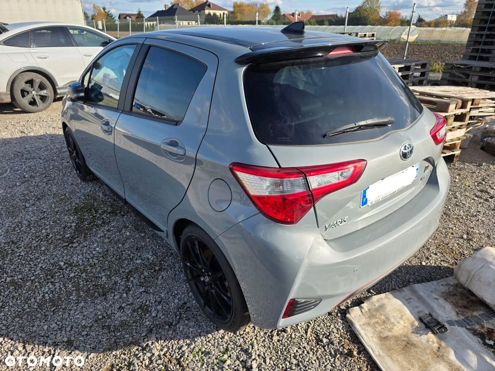 Toyota Yaris Hybrid 1.5 VVT-i GR Sport - 8