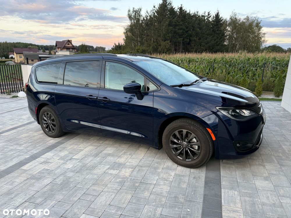 Chrysler Pacifica - 13