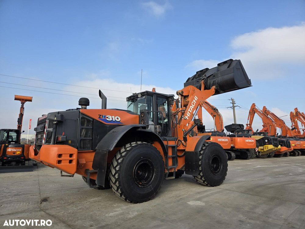 Hitachi Cupa 5mc, 28tone, ANVELOPE NOI, VIRARE prin JOYSTICk, Gresare automata, Inaltiime basculare cupa 4,3m, Lama noua la cupa, produs in JAPONIA, camera luat vederi spate, posibilitate leasing, motor 282 CP, STARE BUNA, PROMOTIE 86.900 EUR+tva - 14