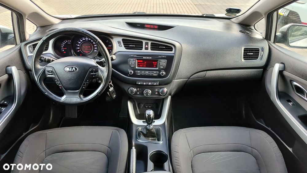 Kia Ceed 1.6 GDI SW Edition 7 - 16