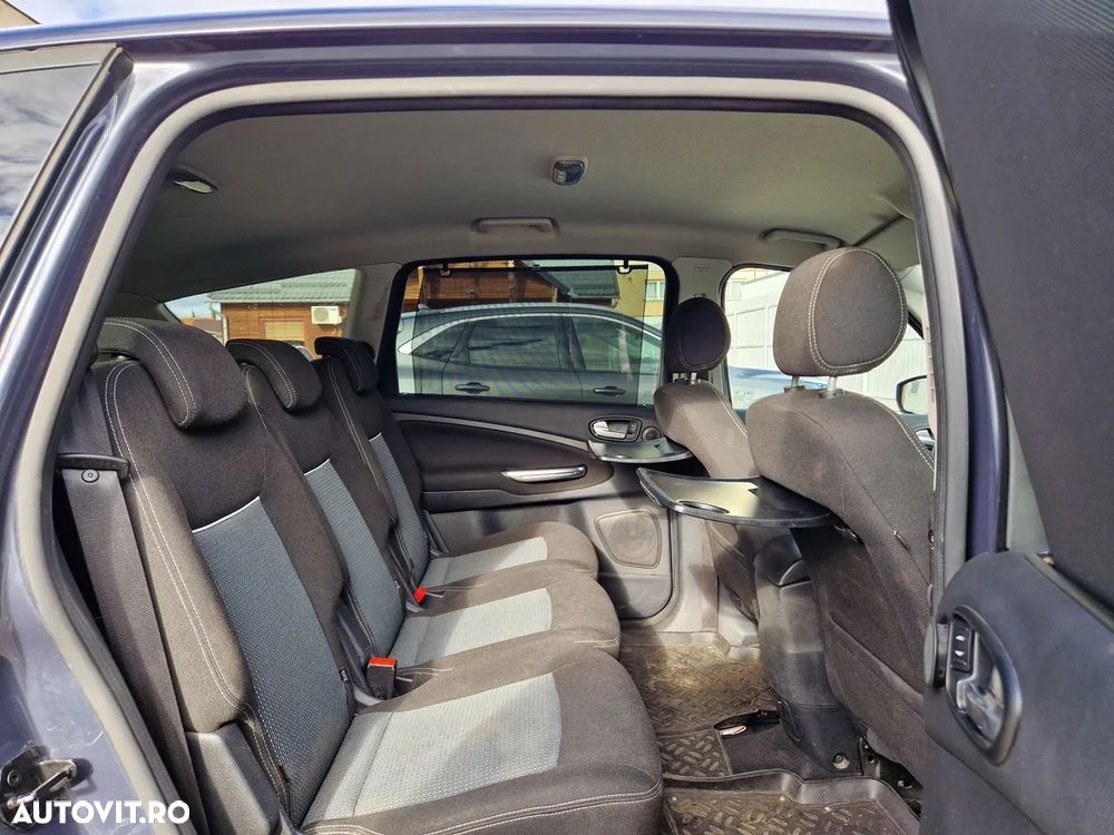 Ford S-Max - 10