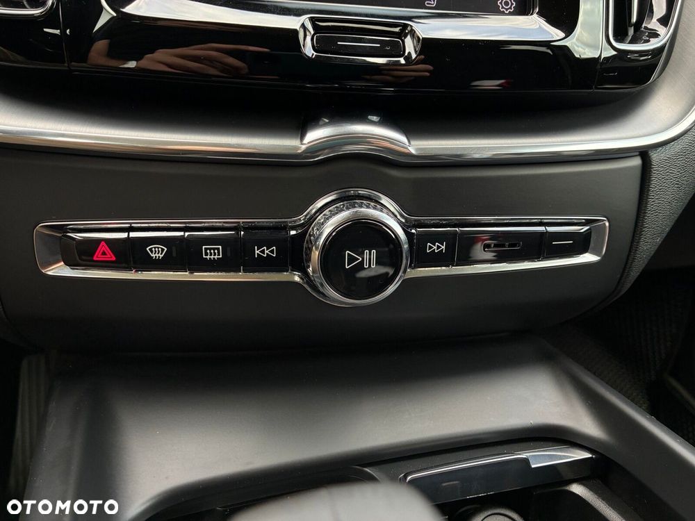 Volvo XC 60 B4 B Momentum - 23