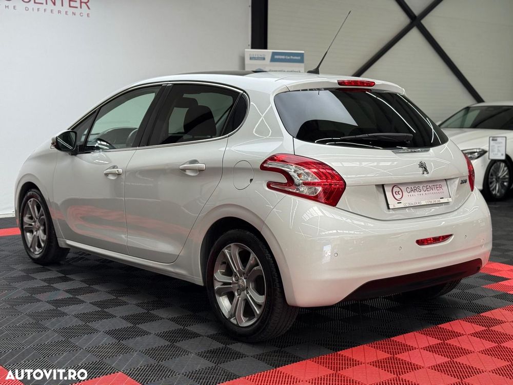 Peugeot 208 1.2 L PureTech Turbo Allure - 6