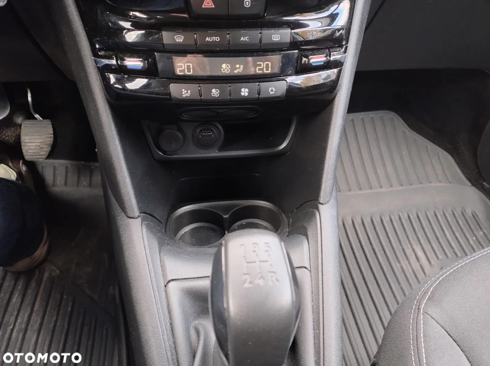 Renault Clio - 12