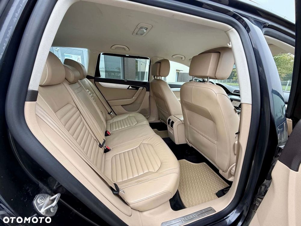 Volkswagen Passat 2.0 TDI Highline DSG - 16