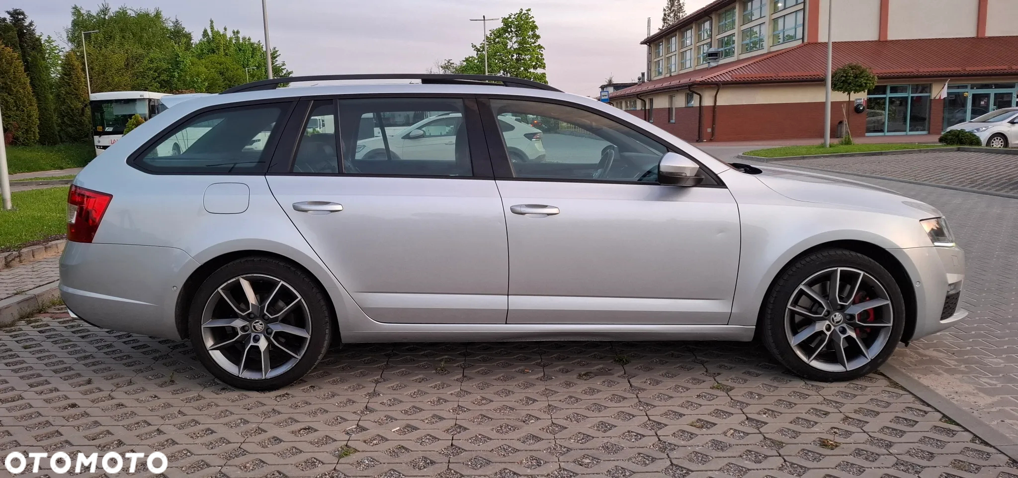 Skoda Octavia 2.0 TSI RS - 9