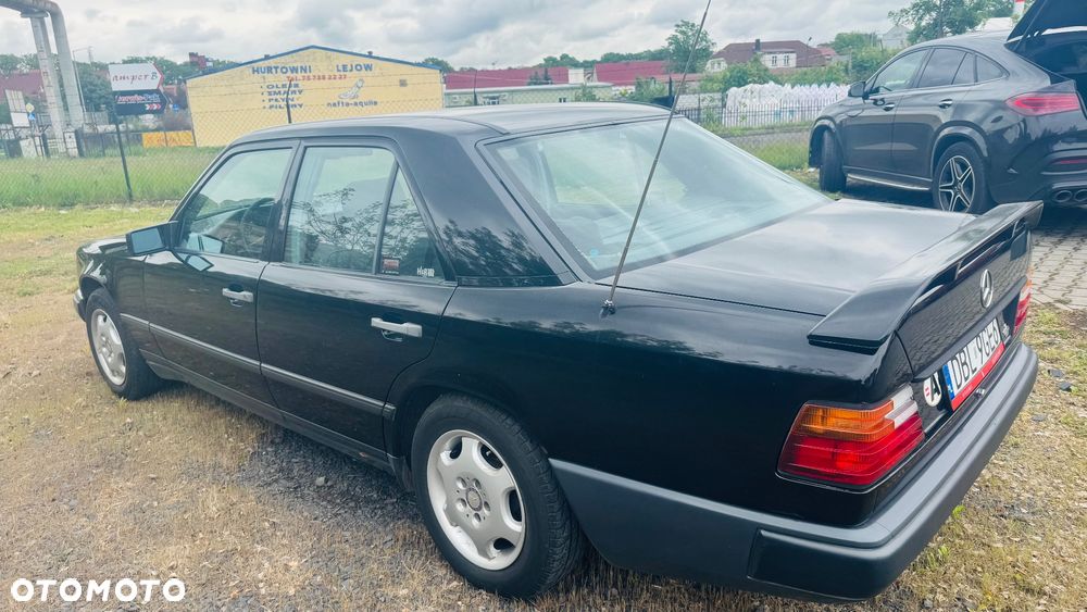 Mercedes-Benz W124 (1984-1993) - 12
