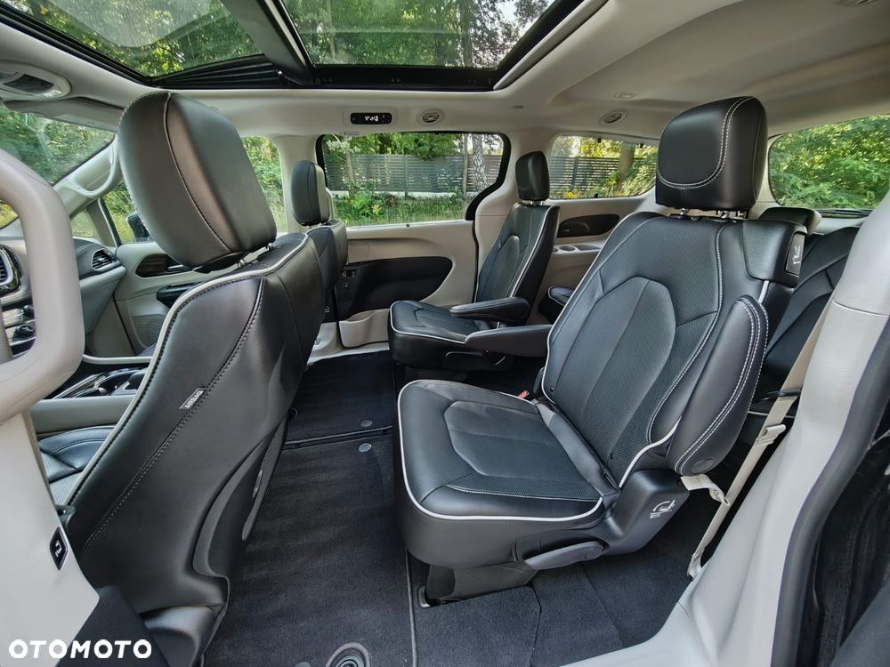 Chrysler Pacifica - 30