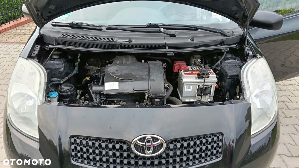 Toyota Yaris - 10