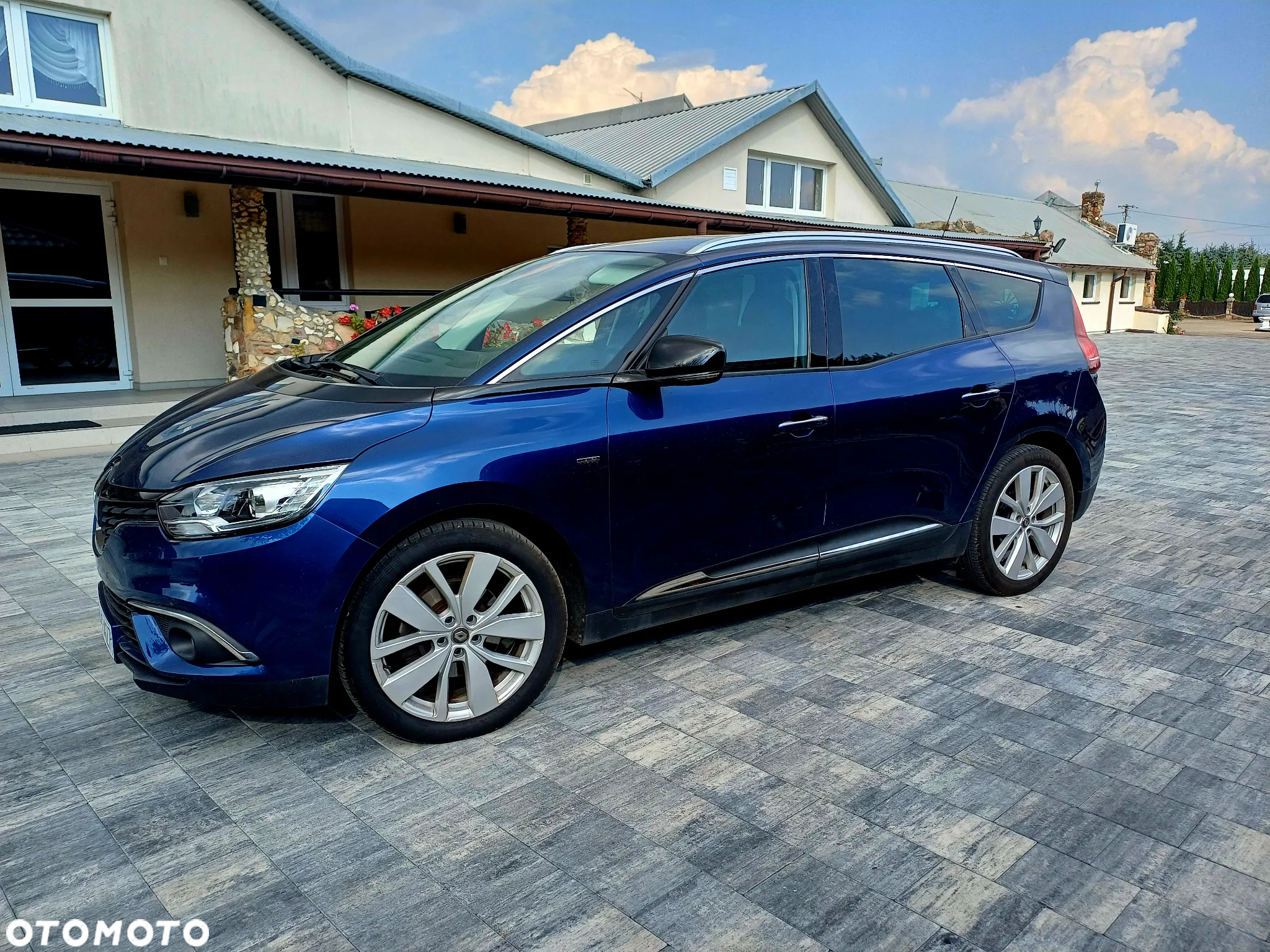 Renault Grand Scenic - 8
