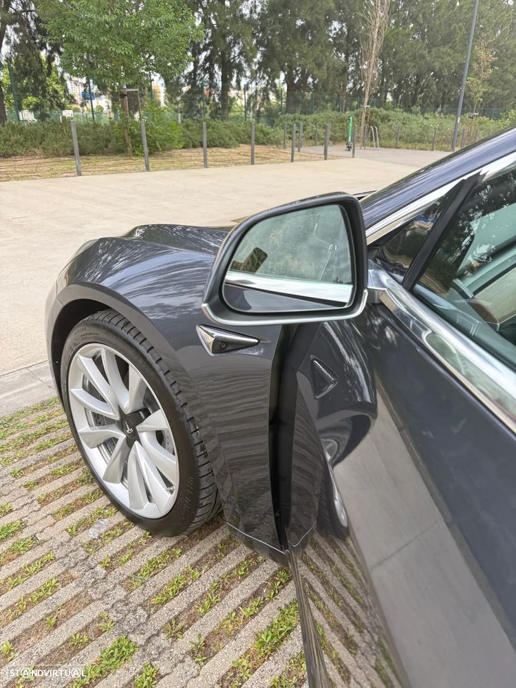 Tesla Model 3 - 8