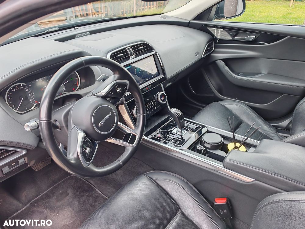 Jaguar XE P250 RWD Standard S - 13