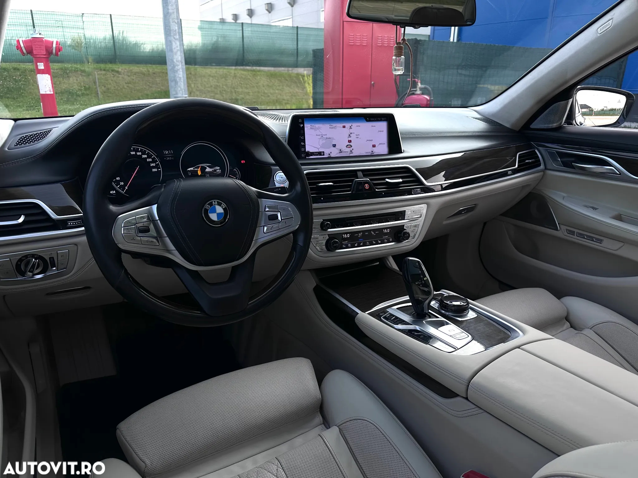 BMW Seria 7 740d xDrive - 14