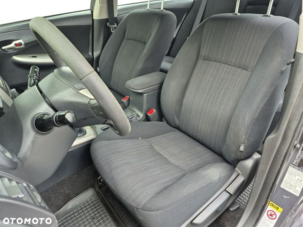 Toyota Corolla - 11