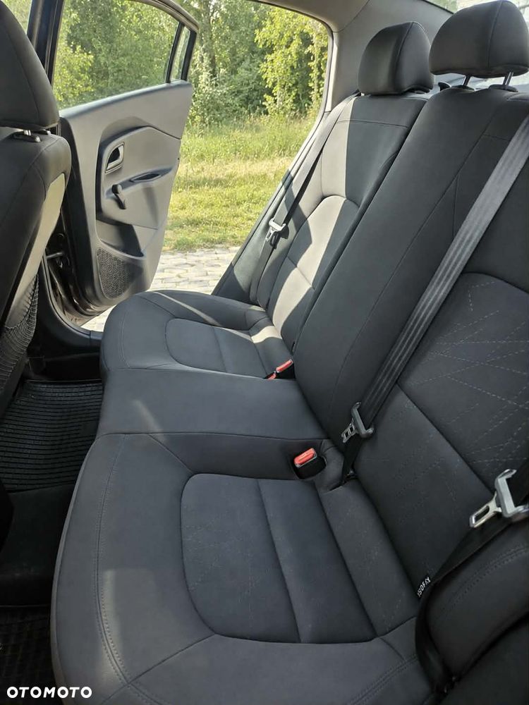 Kia Rio - 10