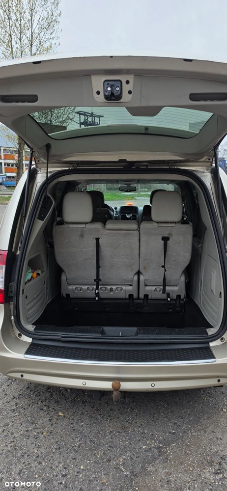 Chrysler Town & Country 3.6 Limited - 9