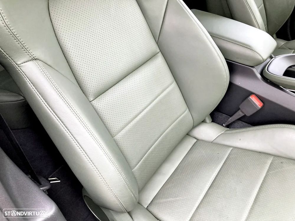 Porsche Macan Electric Turbo - 38