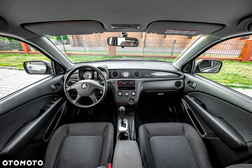 Mitsubishi Outlander - 25