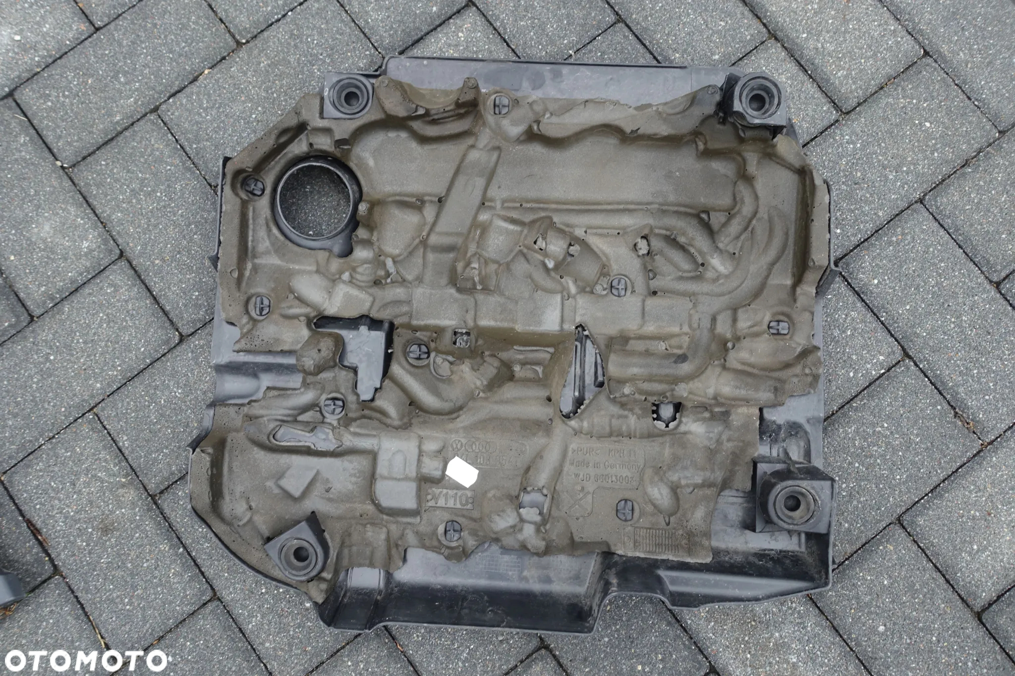POKRYWA SILNIKA VW GOLF VII 04L103954T - 2