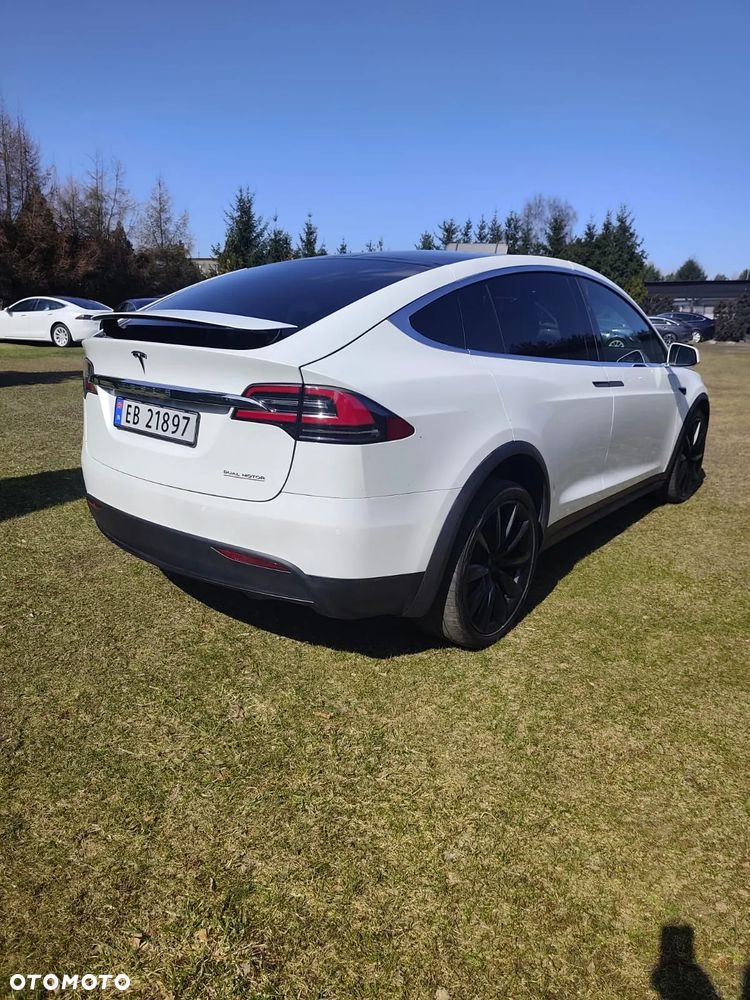 Tesla Model X - 5