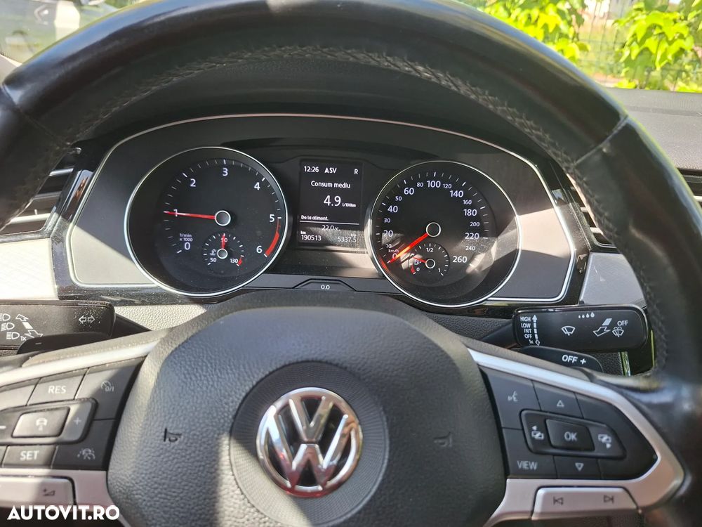 Volkswagen Passat 1.6 TDI SCR DSG Trendline - 8