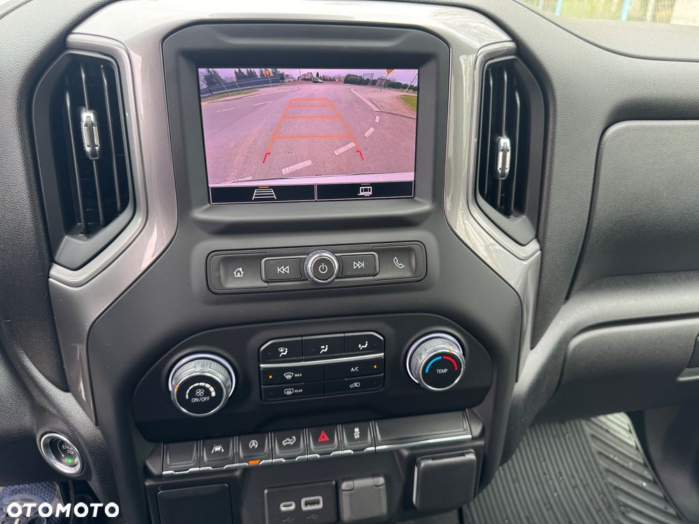 Chevrolet Silverado - 27