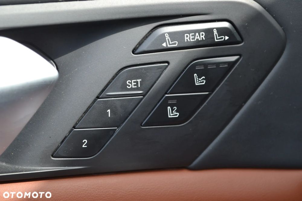 BMW X7 M50i sport - 24