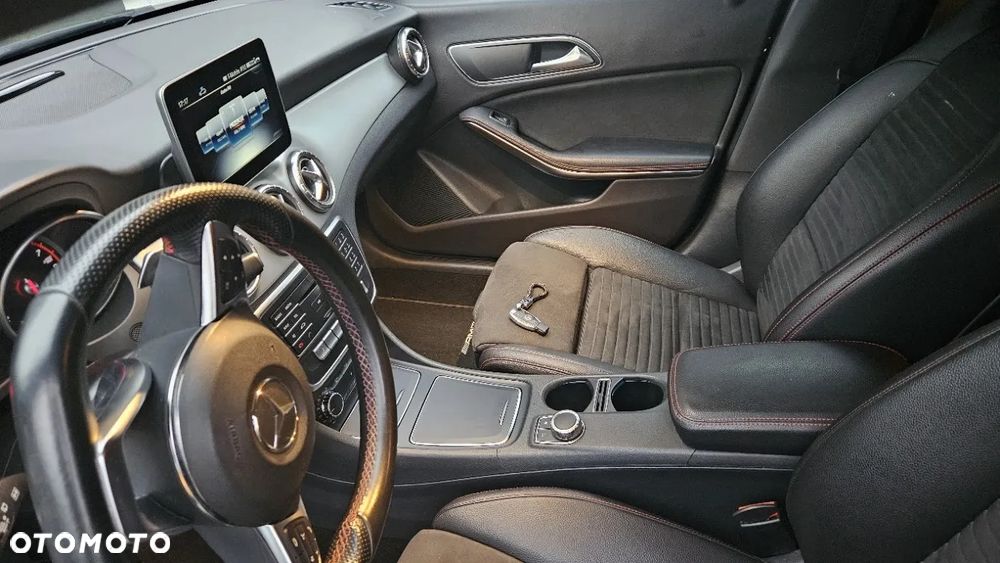 Mercedes-Benz CLA 200 7G-DCT AMG Line - 15