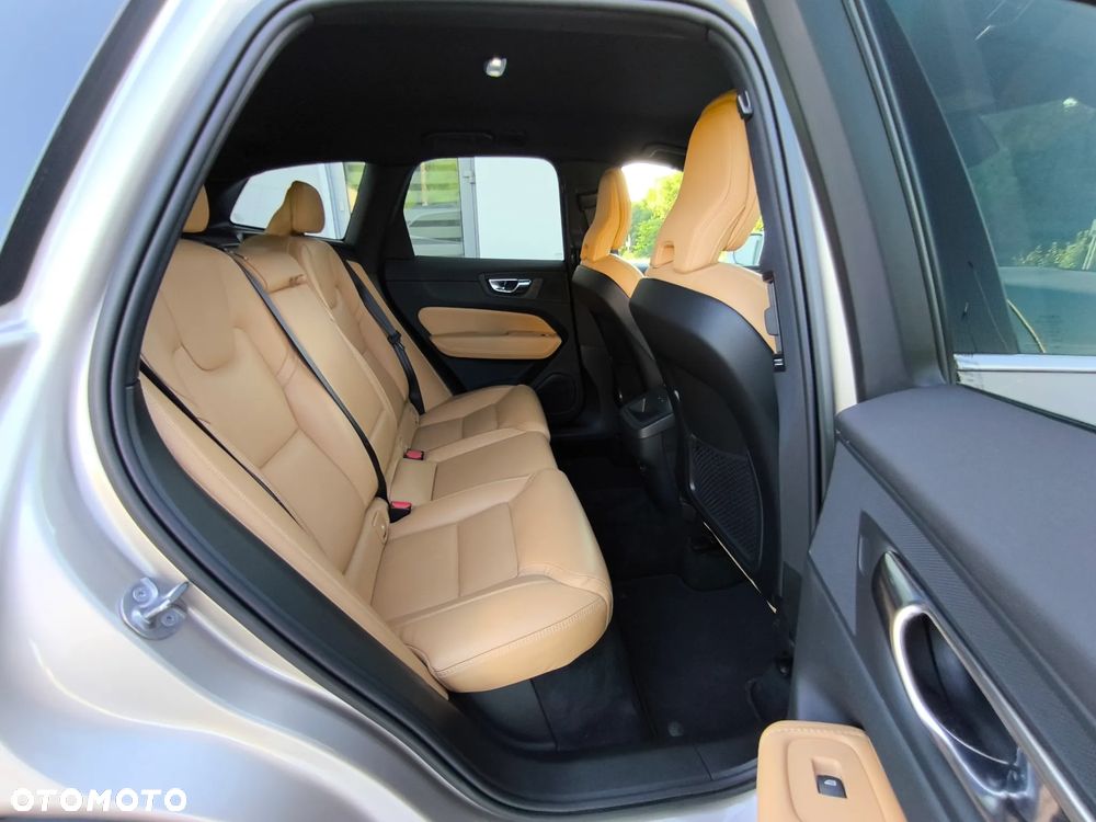 Volvo XC 60 B5 B AWD Plus Bright - 19