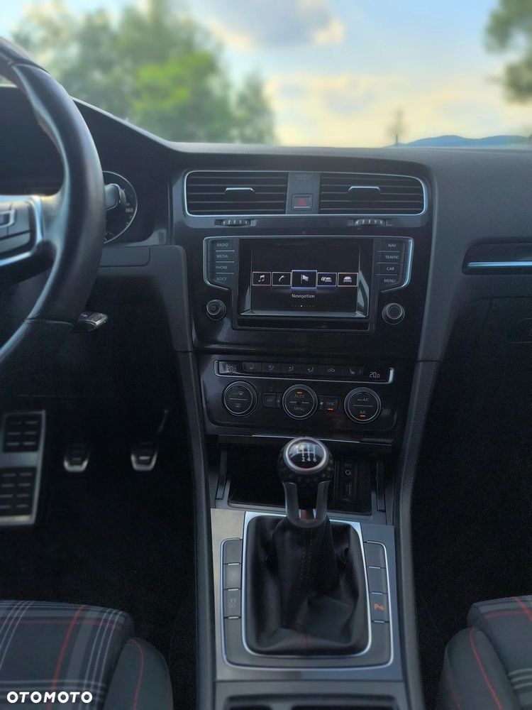 Volkswagen Golf - 11