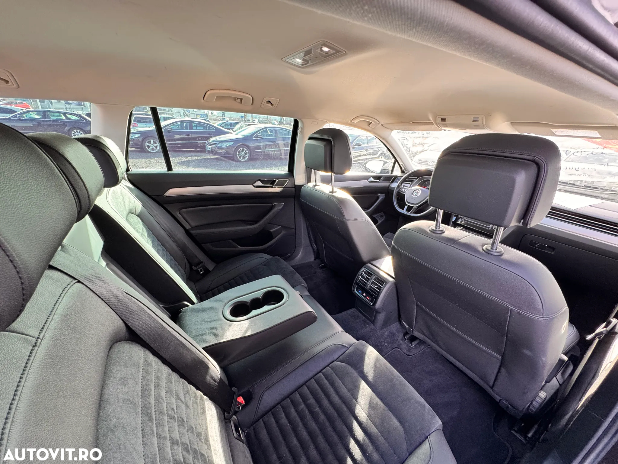 Volkswagen Passat Variant 2.0 TDI DSG 4Motion Highline - 22