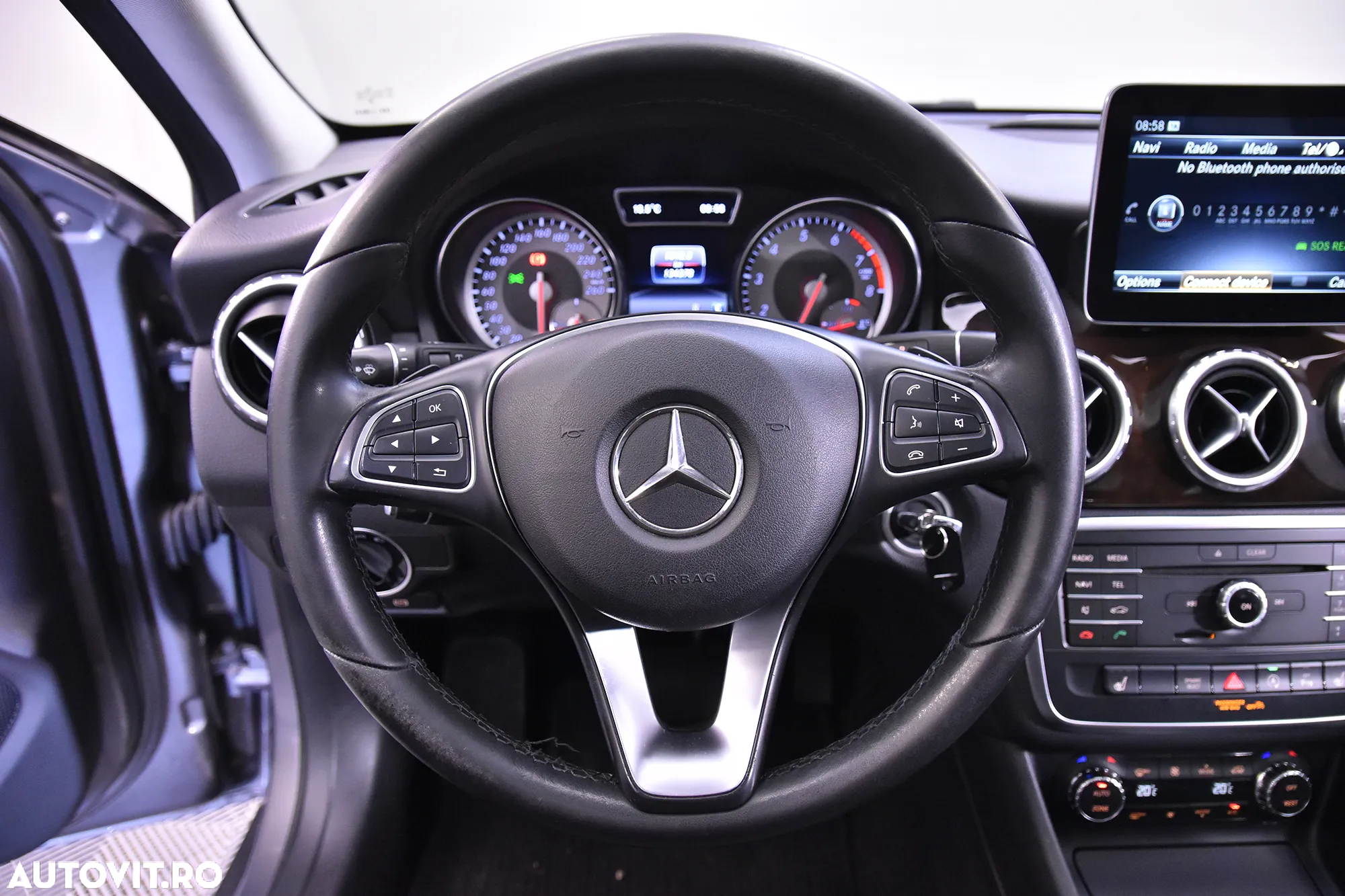 Mercedes-Benz GLA 200 7G-DCT - 16