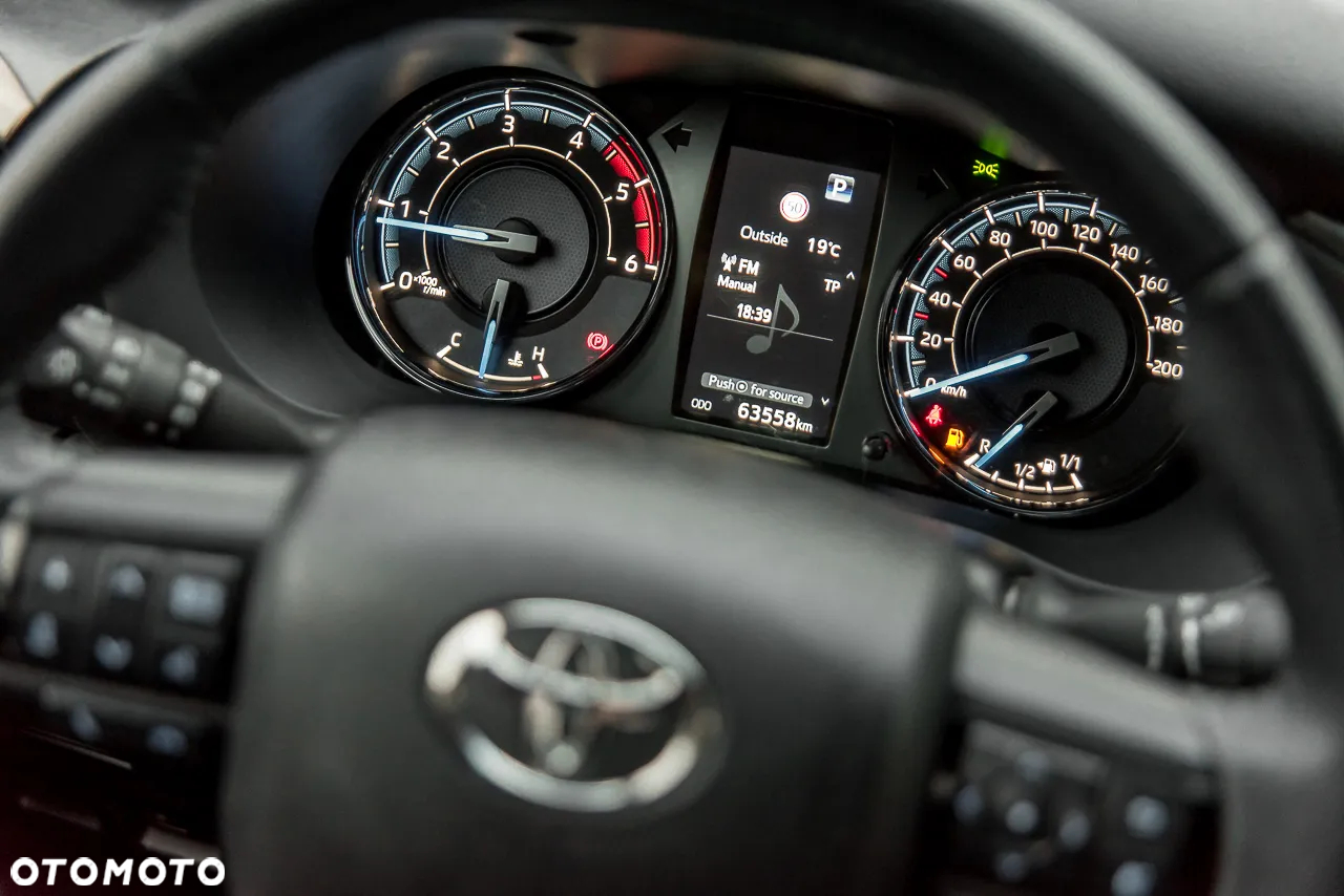 Toyota Hilux 2.8 D-4D Double Cab Invincible Sport 4x4 - 37