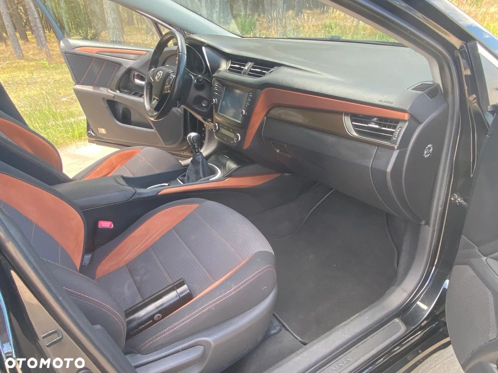 Toyota Avensis 2.0 D-4D Premium - 9